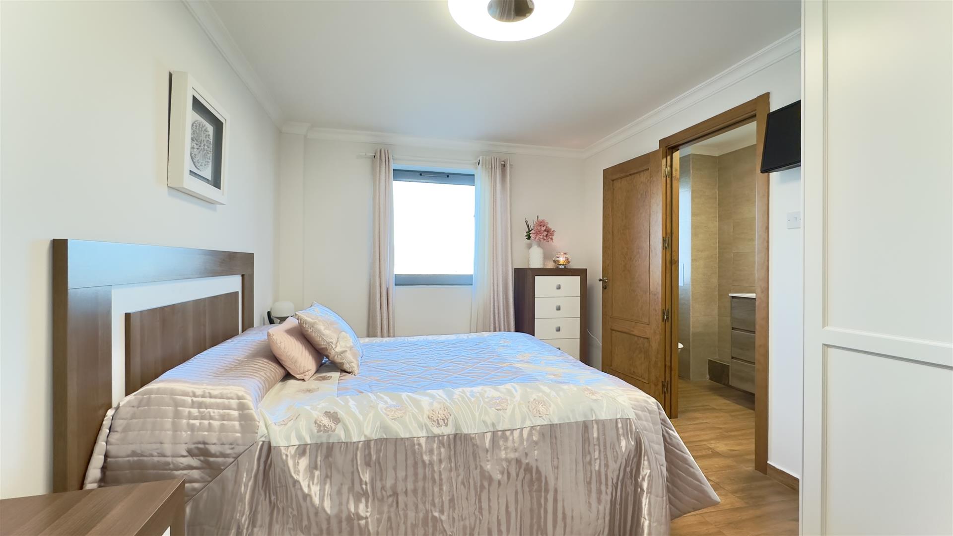 Image of Apartment - 4 Bedrooms - 2 Bathrooms for Sale in Waterport Terraces-Gibraltar, Image 4